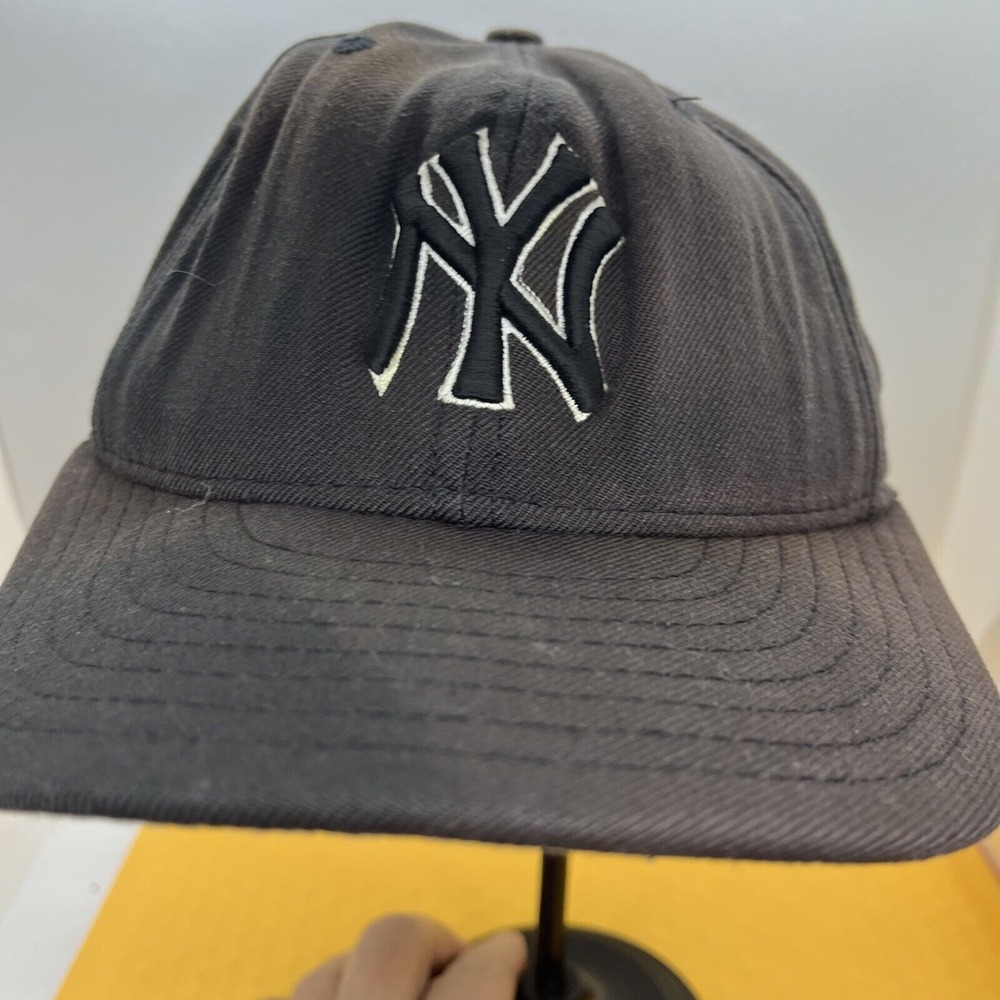 New York Yankees VTG New Era 59Fifty Fitted Hat Size 7 1/8 Baseball Cap‎ Used